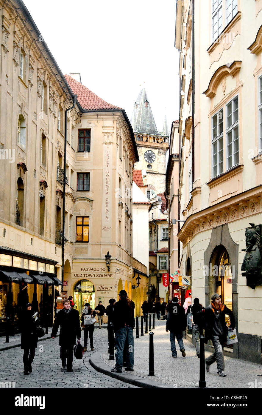 Una foto di strada dal centro della città di Praga. Foto Stock