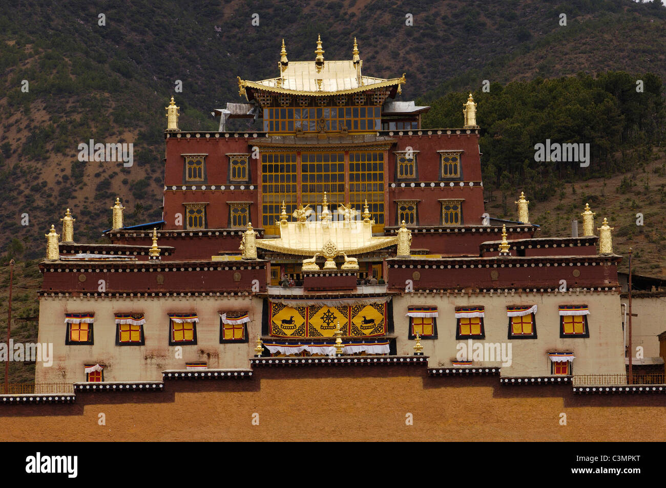 Songzhanling monastero. Zhongdian. Diqing Autonymous tibetano Prefettura. Nella provincia dello Yunnan. Cina. Foto Stock