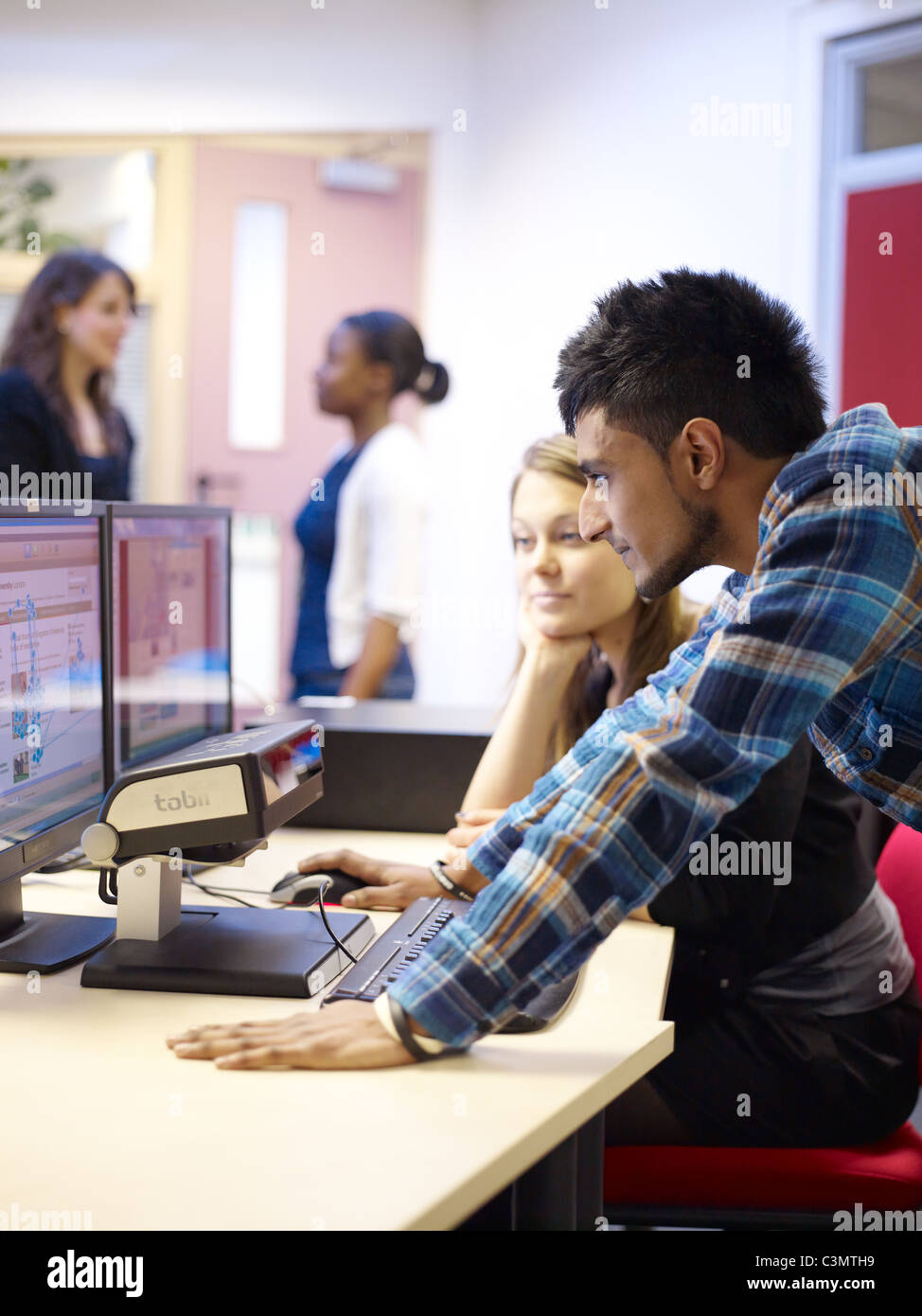 Studenti che studiano, sport coaching, carriere Foto Stock