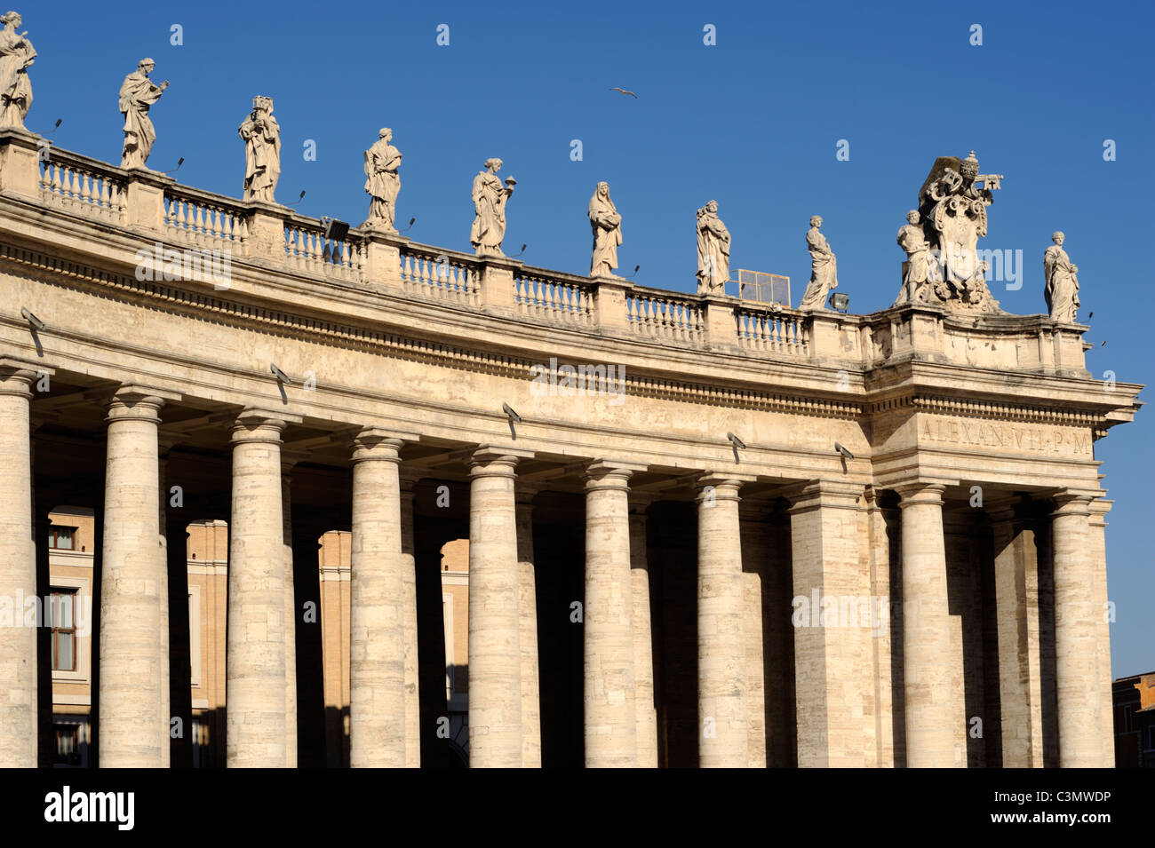Italia, Roma, Piazza San Pietro, colonnato Bernini, statue Foto Stock