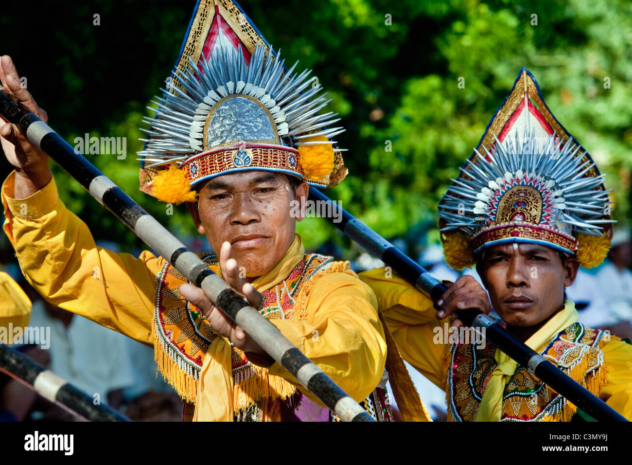 Copricapo tradizionale di indonesia immagini e fotografie stock ad alta  risoluzione - Alamy