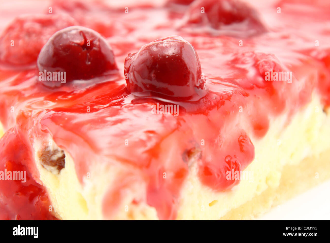 Pezzo di formaggio, lampone e ciliegia pie close up Foto Stock