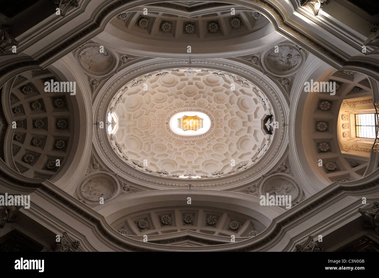 Italia, Roma, chiesa di San Carlo alle quattro Fontane, soffitto (17th ° secolo) Foto Stock