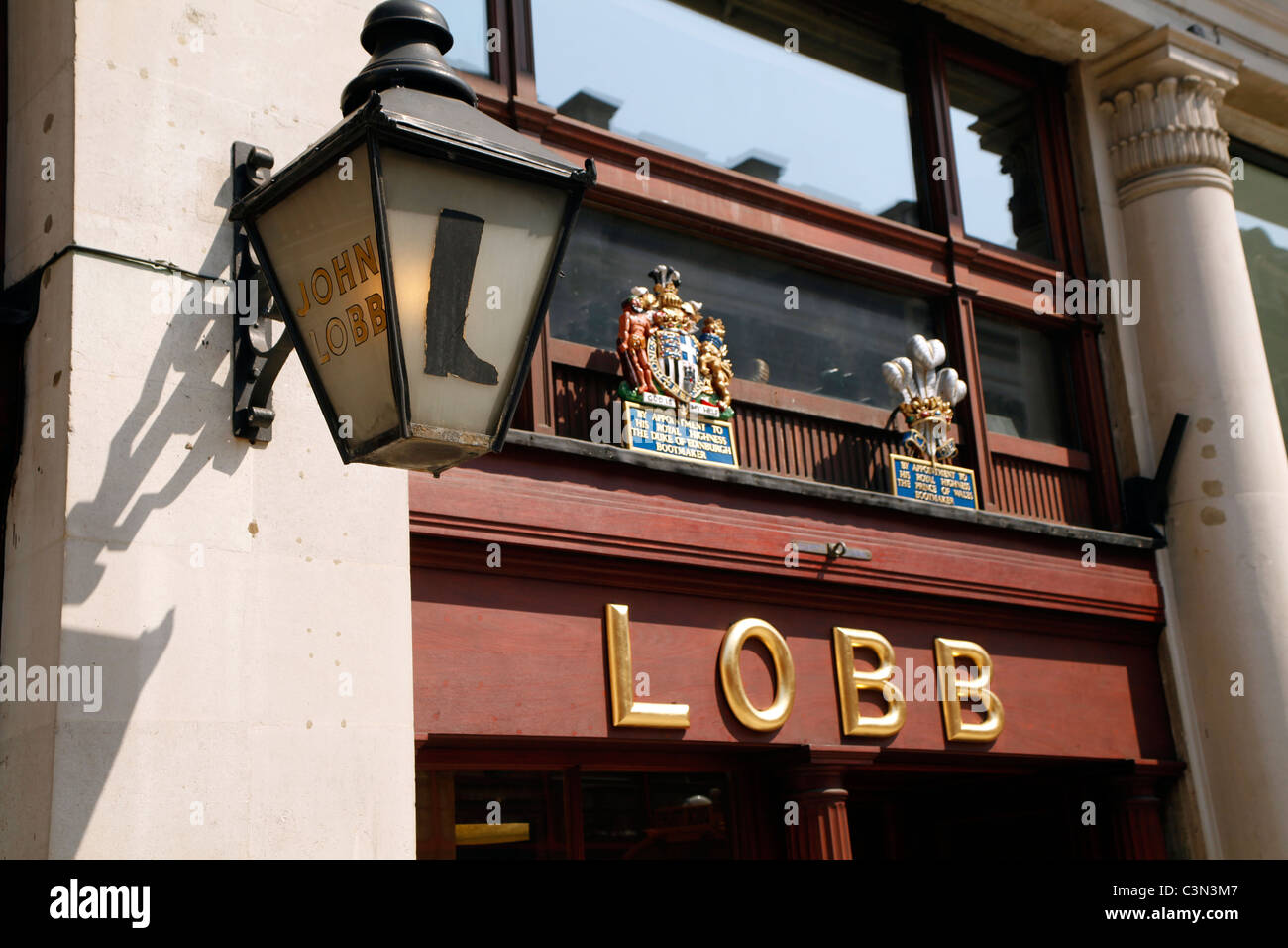 Il famoso John Lobb bootmaker personalizzati negozio di calzature in St James Street London Foto Stock