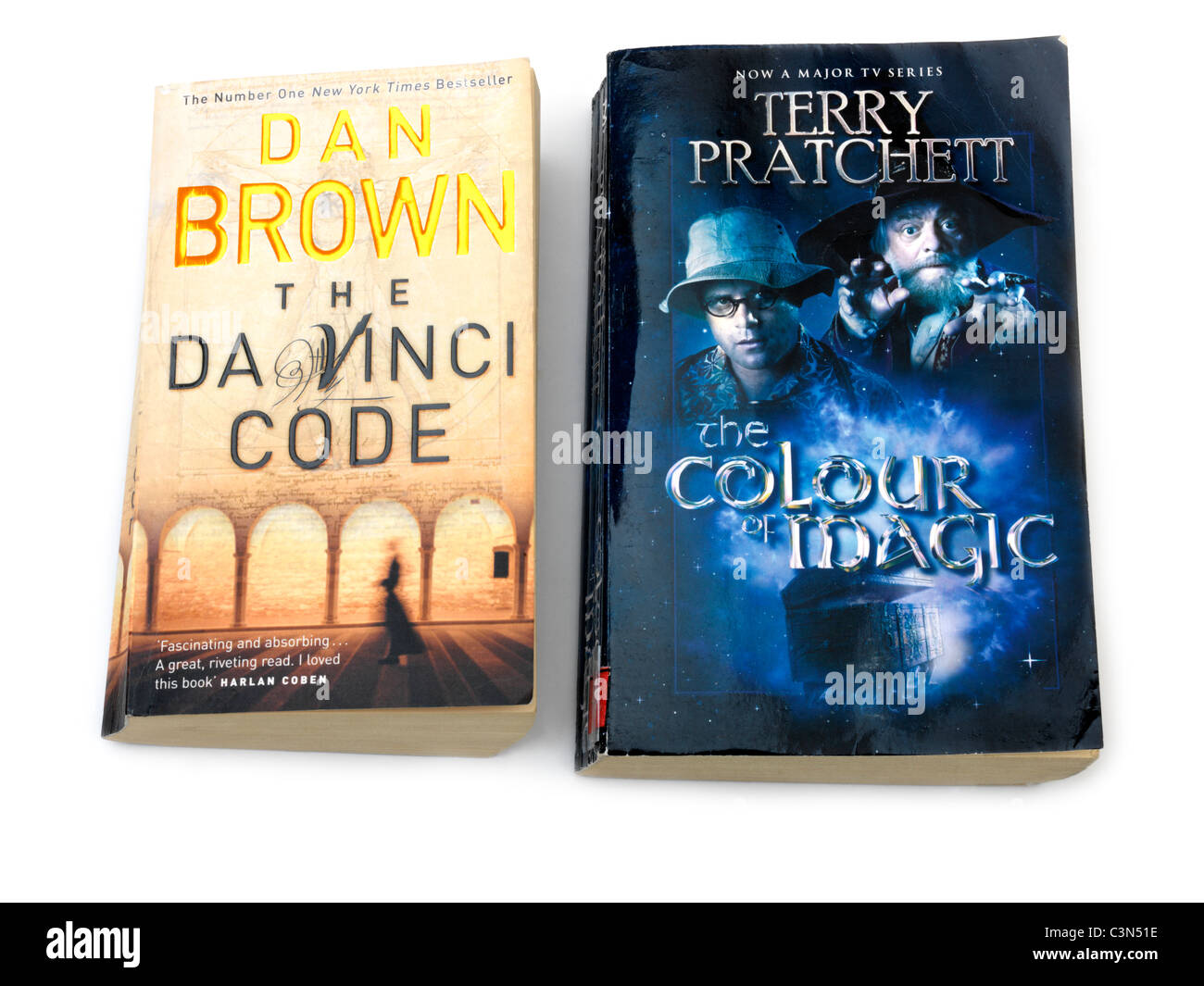 Libri Dan Brown Il Codice Da Vinci e Terry Pratchett il colore della magia  Foto stock - Alamy