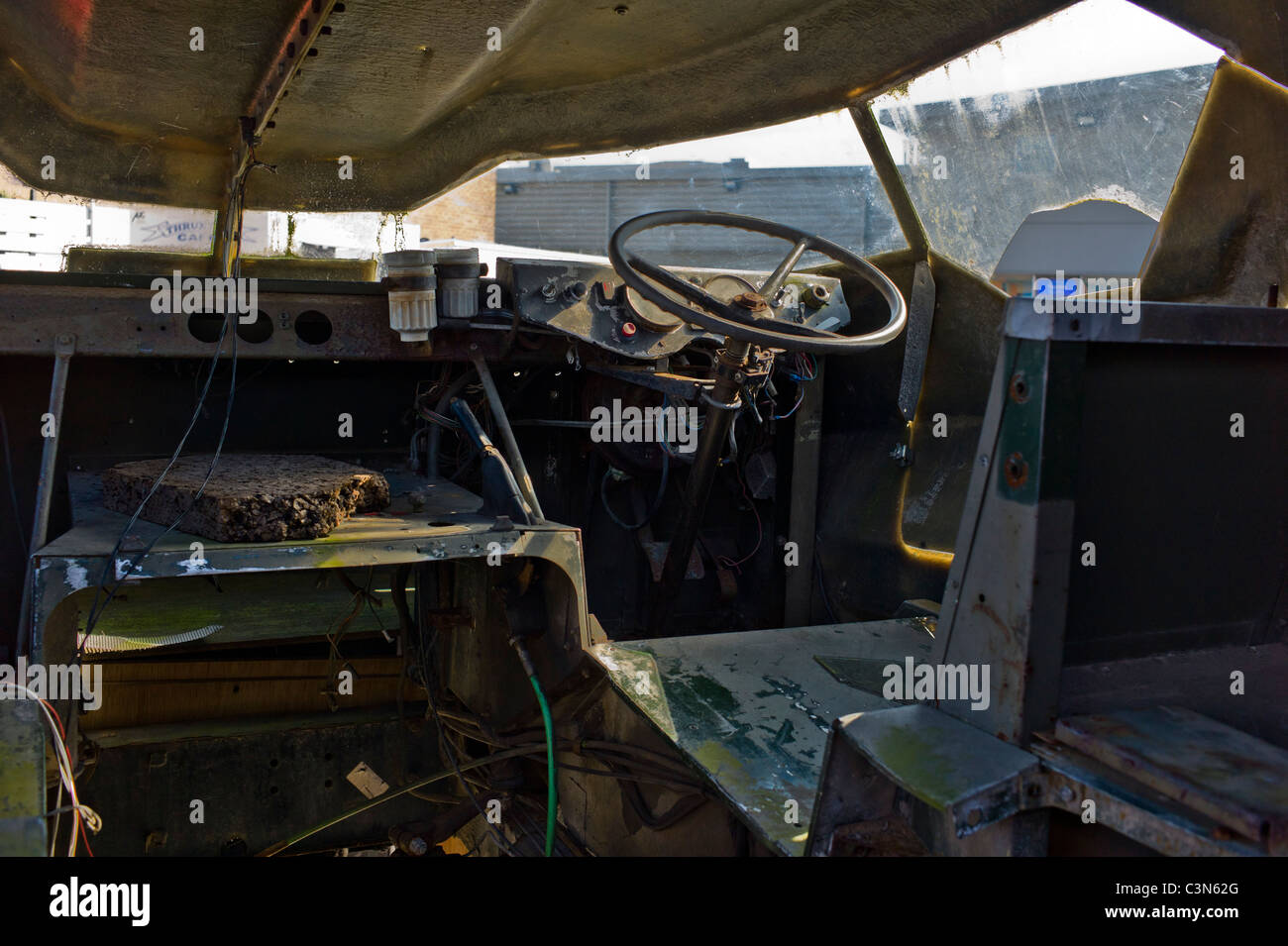 Interno del Landrover 110 di comando di marcia avanti con motore o trasmissione; conversione per veicolo speciale nel film Judge Dredd Foto Stock