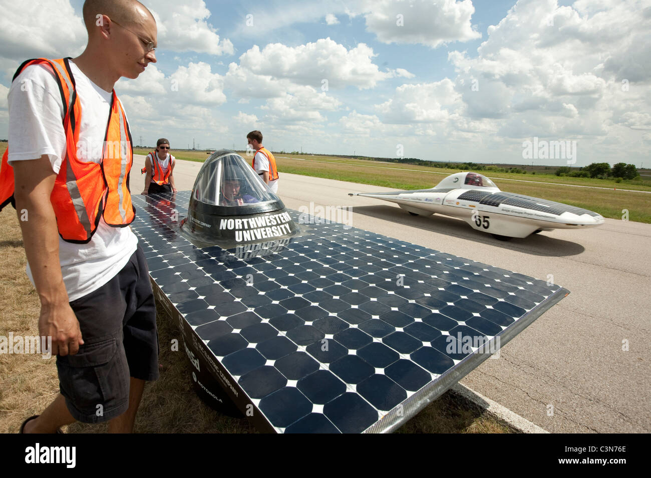 College auto solare gara squadre provenienti da Stati Uniti, in Canada e in Germania la qualificazione per la North American Solar Challenge corsa in auto Foto Stock