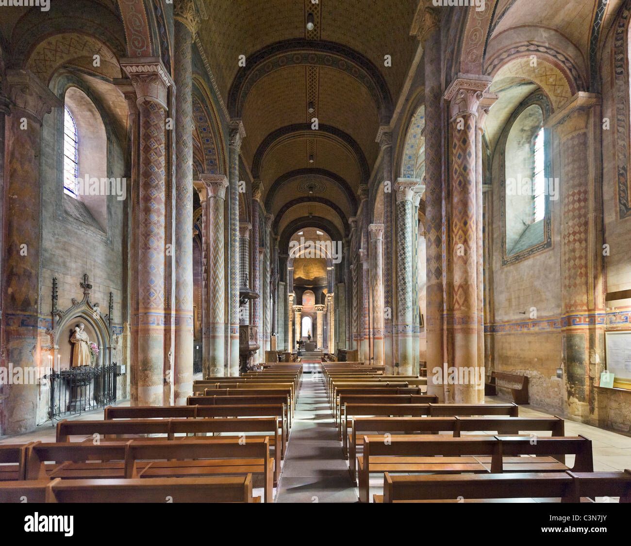 L interno della chiesa di Notre-Dame-la-Grande, Poitiers, Poitou Charentes, Francia Foto Stock