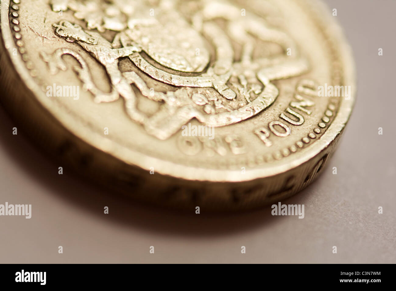 In prossimità di una sterlina inglese una sterlina moneta Foto Stock