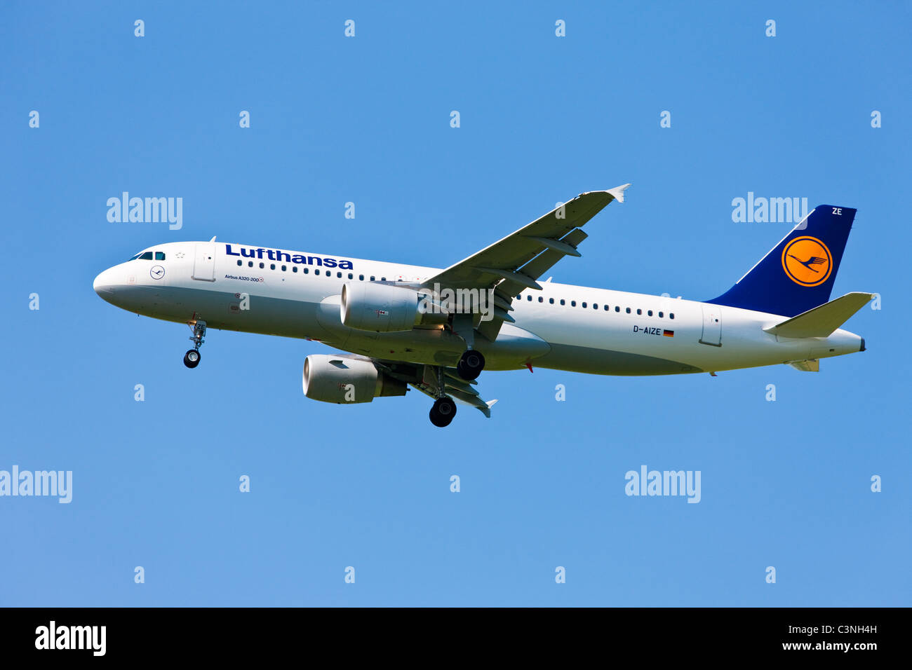 Il volo Lufthansa ( Airbus A320-200 ) sbarco Foto Stock