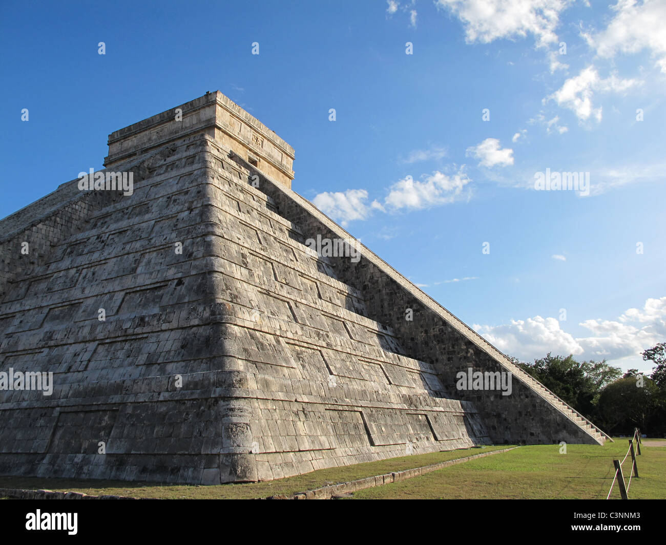 La Piramide principale a Chichen Itza in Messico, un sito Patrimonio Mondiale dell'Unesco. Un'antica cultura Maya dal Messico. Foto Stock
