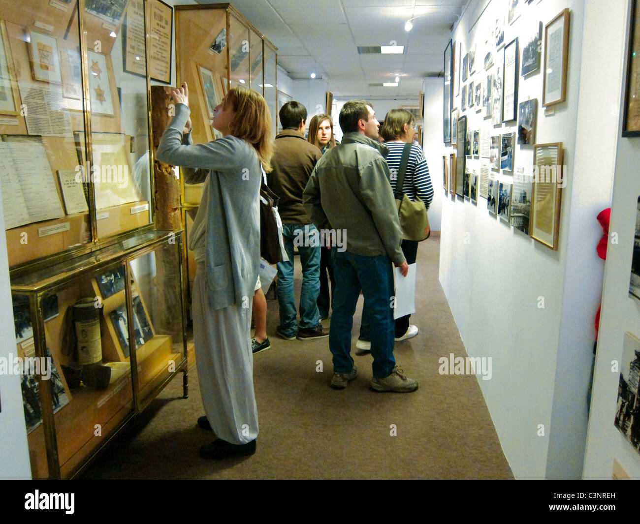 Parigi, Francia, media folla di persone che visitano il "Museo della Prefettura di Parigi", ("Museo della polizia"), all'interno della Galleria d'Arte Foto Stock