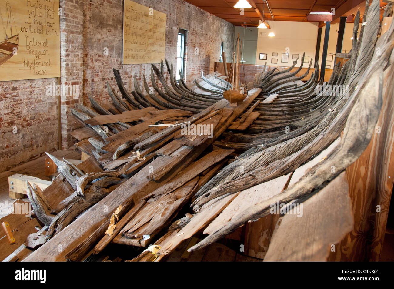 Carolina del Sud, Georgetown. Kaminski House Museum, storico Brown nave traghetto display. Foto Stock