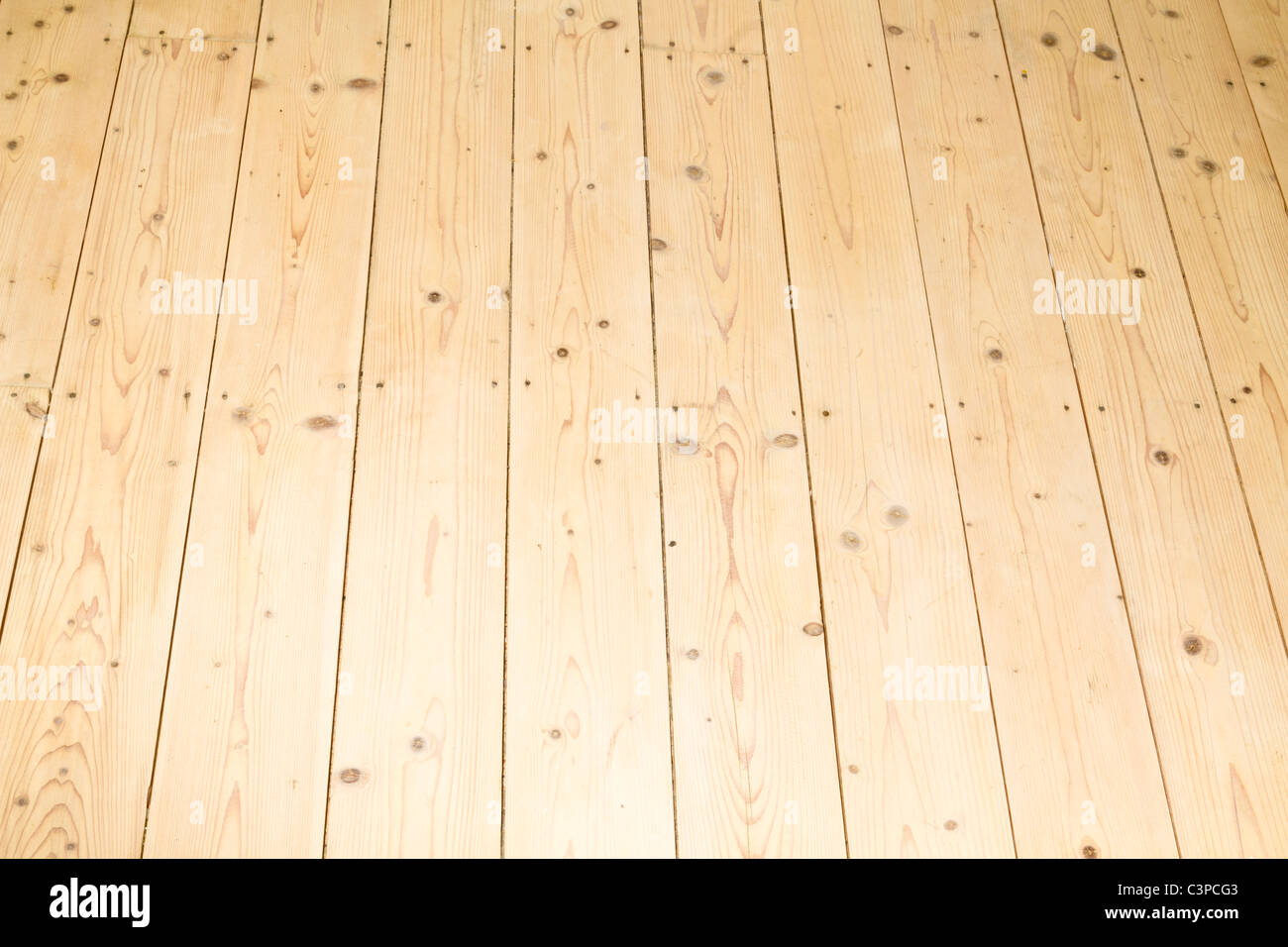 Il nuovo pavimento in legno. Recentemente tolto e levigato vecchio pino tavoloni dando un nuovo pavimento in legno Foto Stock