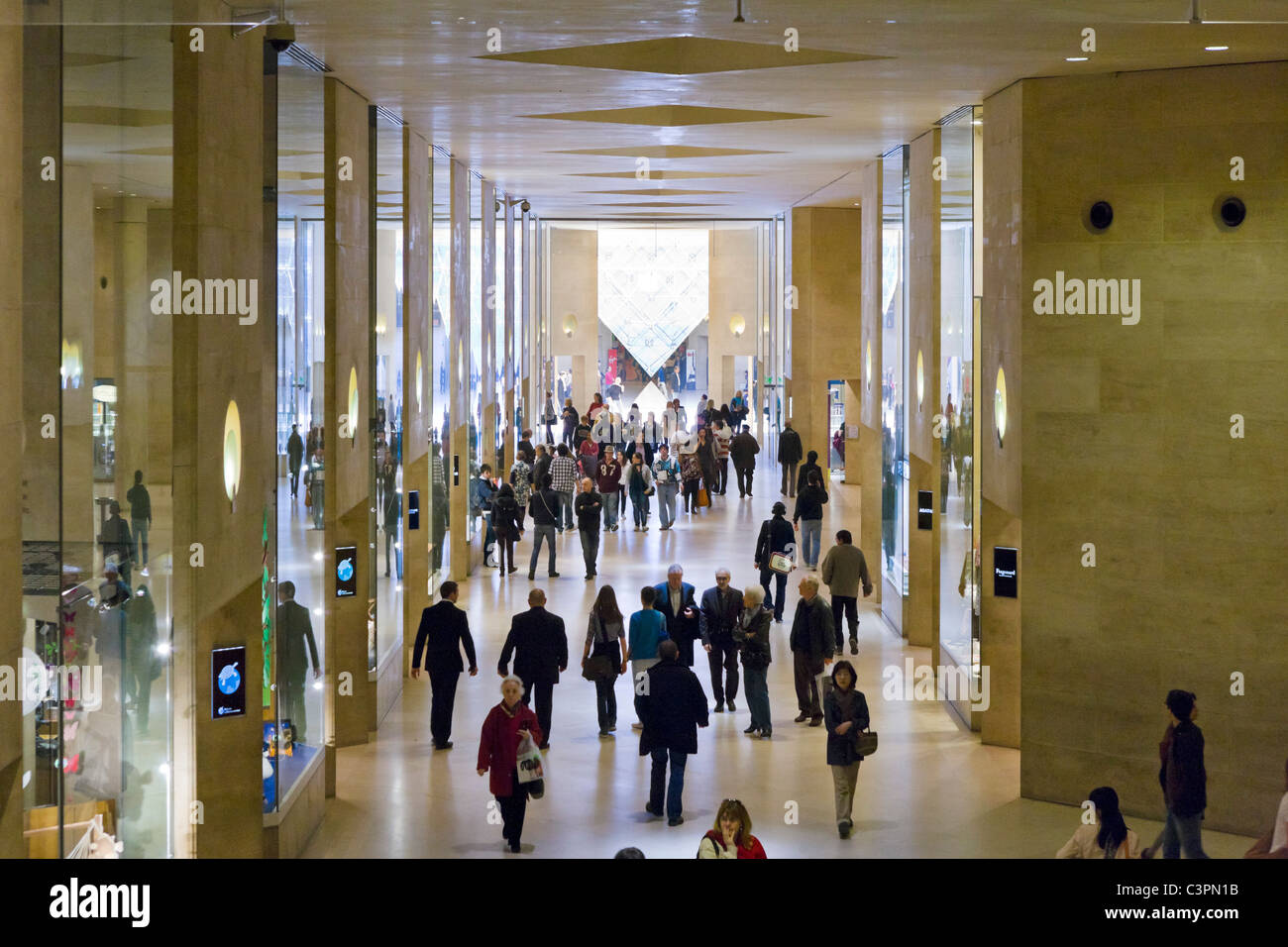 Il Carrousel du Louvre shopping centre, Parigi, Francia Foto Stock