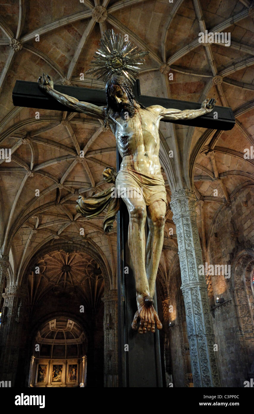 Cristo sulla croce all'interno del Monastero di San Geronimo in Belem (Lisbona). Il Portogallo. L'Europa. Foto Stock