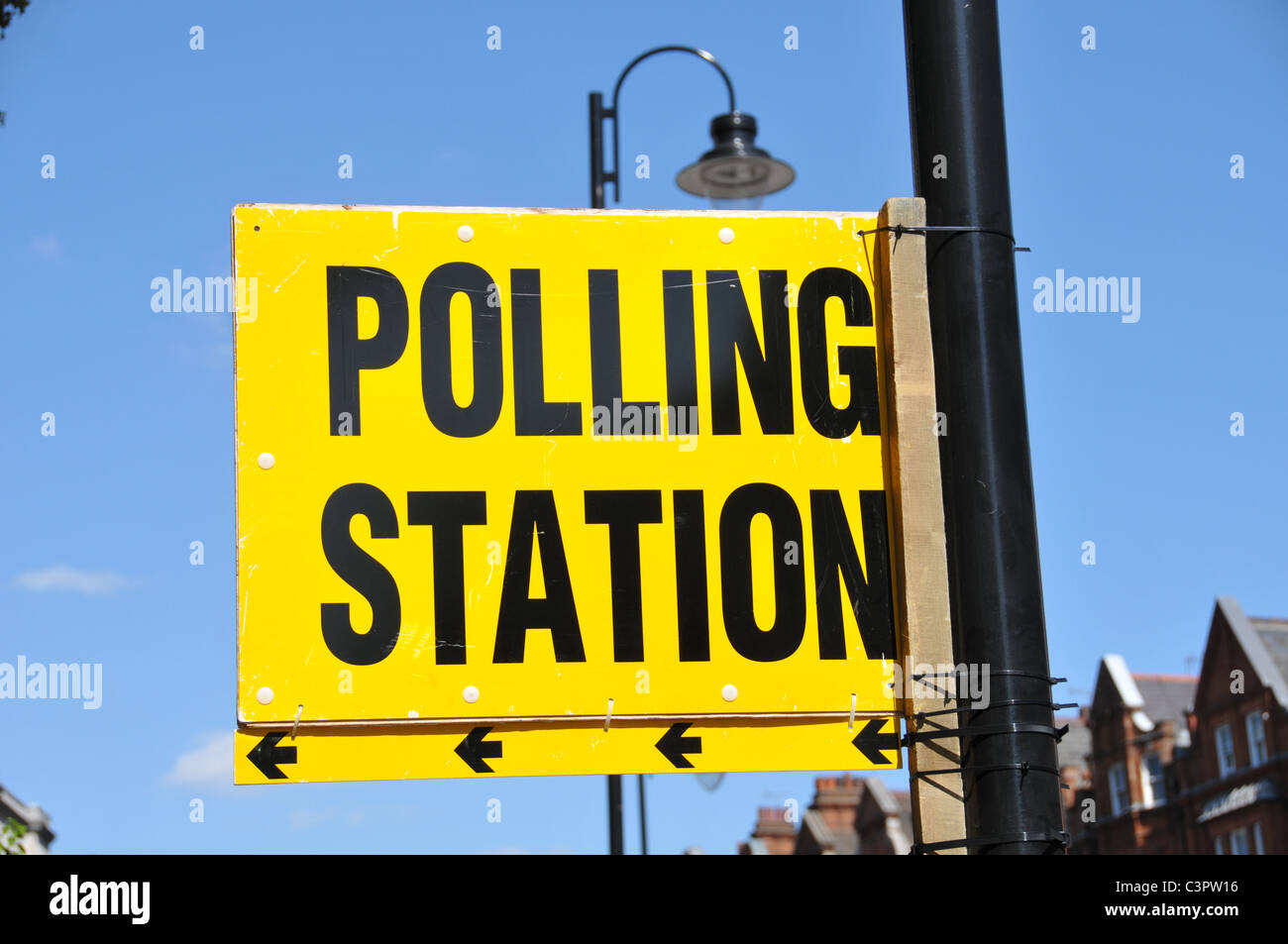 Regno Unito Inghilterra seggio elettorale consiglio di firmare le elezioni generali Foto Stock