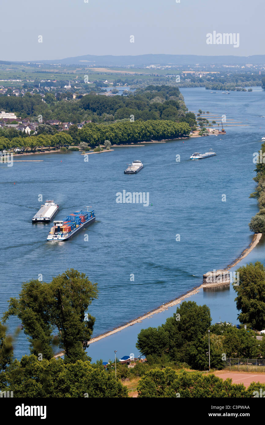 L'Europa, Germania, Renania-Palatinato, Vista delle navi cargo in mare Foto Stock