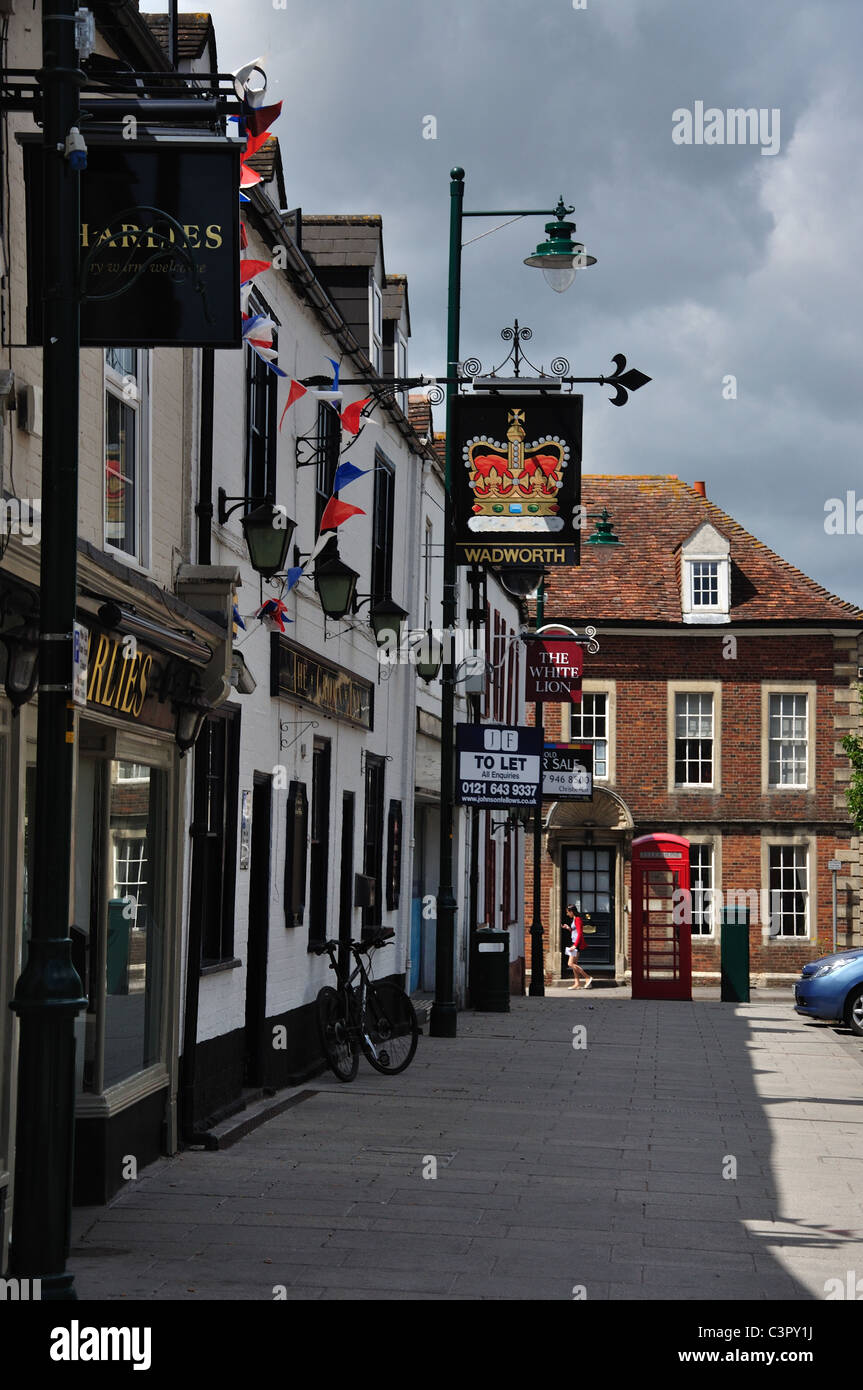 Il Crown Inn, la piazza del mercato, Westbury, Wiltshire, Inghilterra, Regno Unito Foto Stock