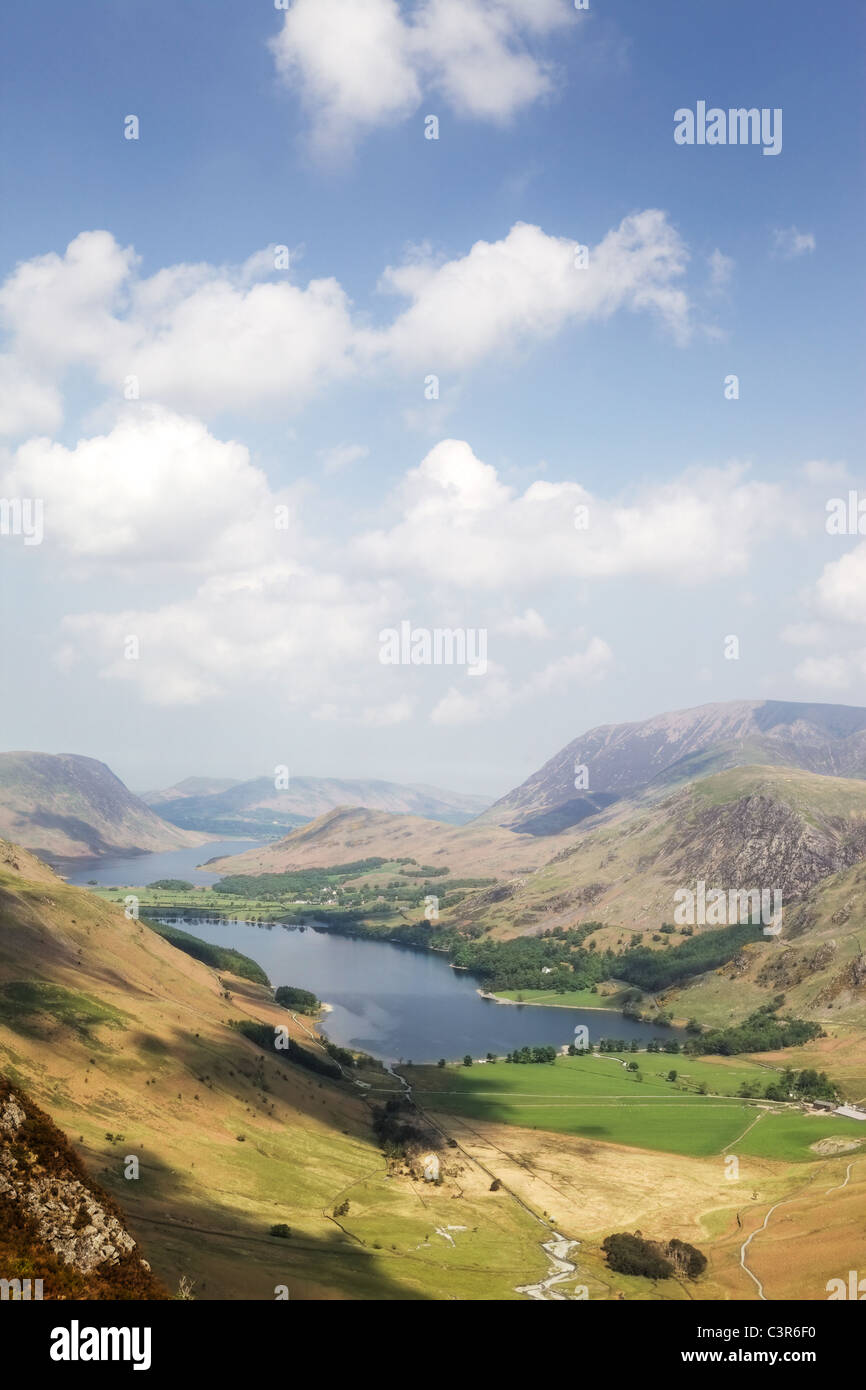 Vista della Valle Buttermere dalla parte superiore del Haystacks Foto Stock