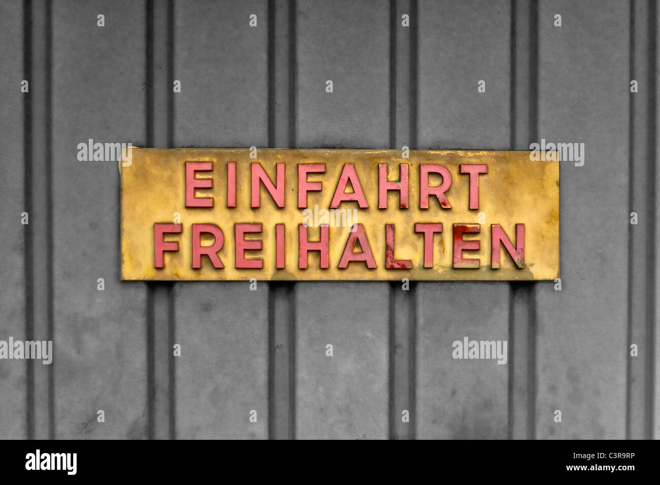 Austria, Vienna, Testo einfahrt freihalten a bordo Foto Stock