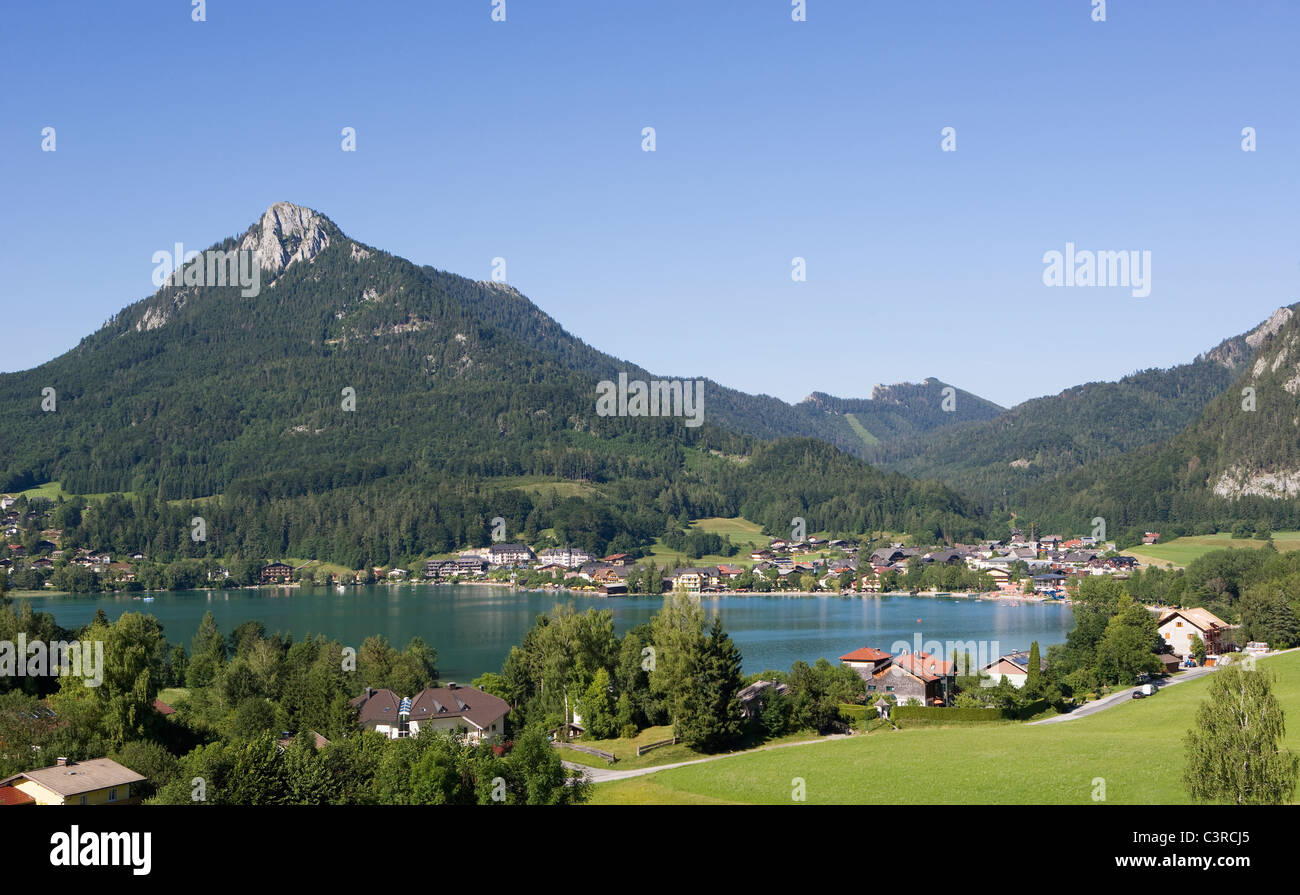 Austria, Salzkammergut, Fuschl, Schober, vista lago Fuschlsee con la montagna Foto Stock