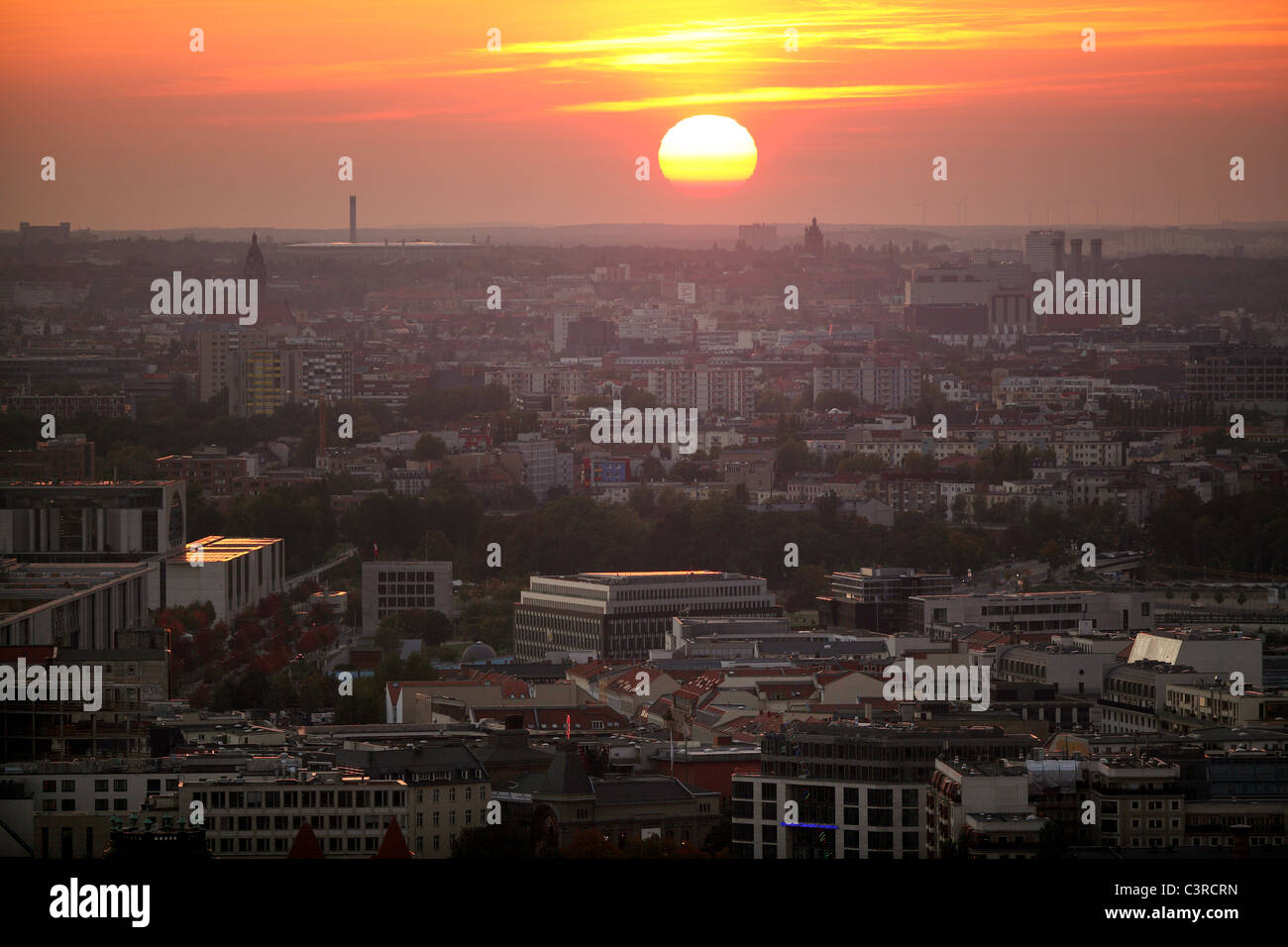 Panorama della città al tramonto, Berlino, Germania Foto Stock
