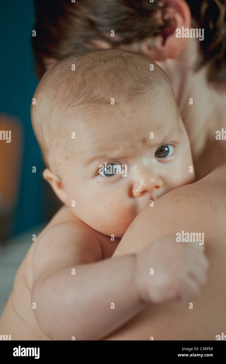 Bambino neonato con mamma Foto Stock