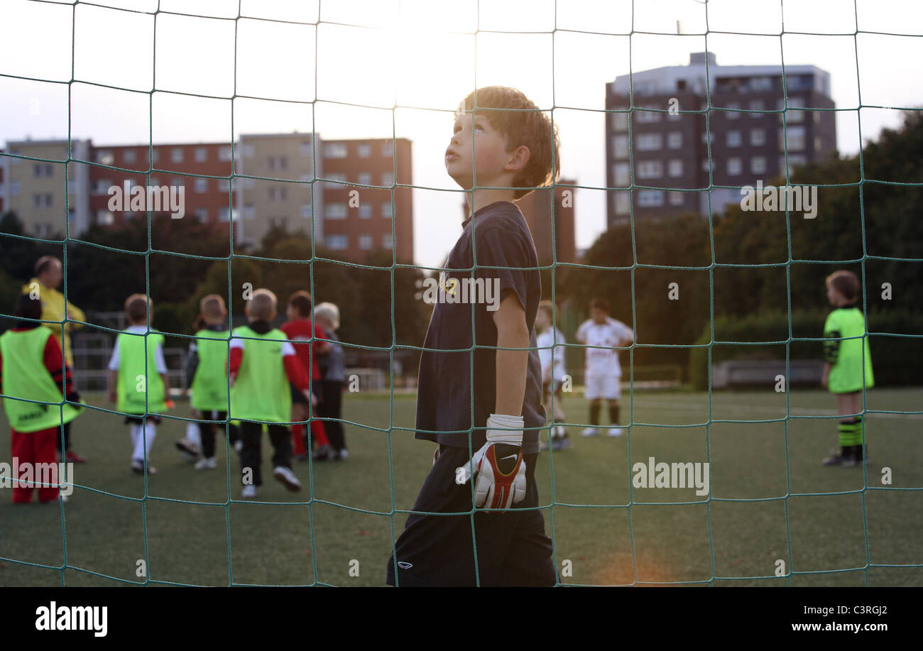 Bambini a formazione di calcio Foto Stock