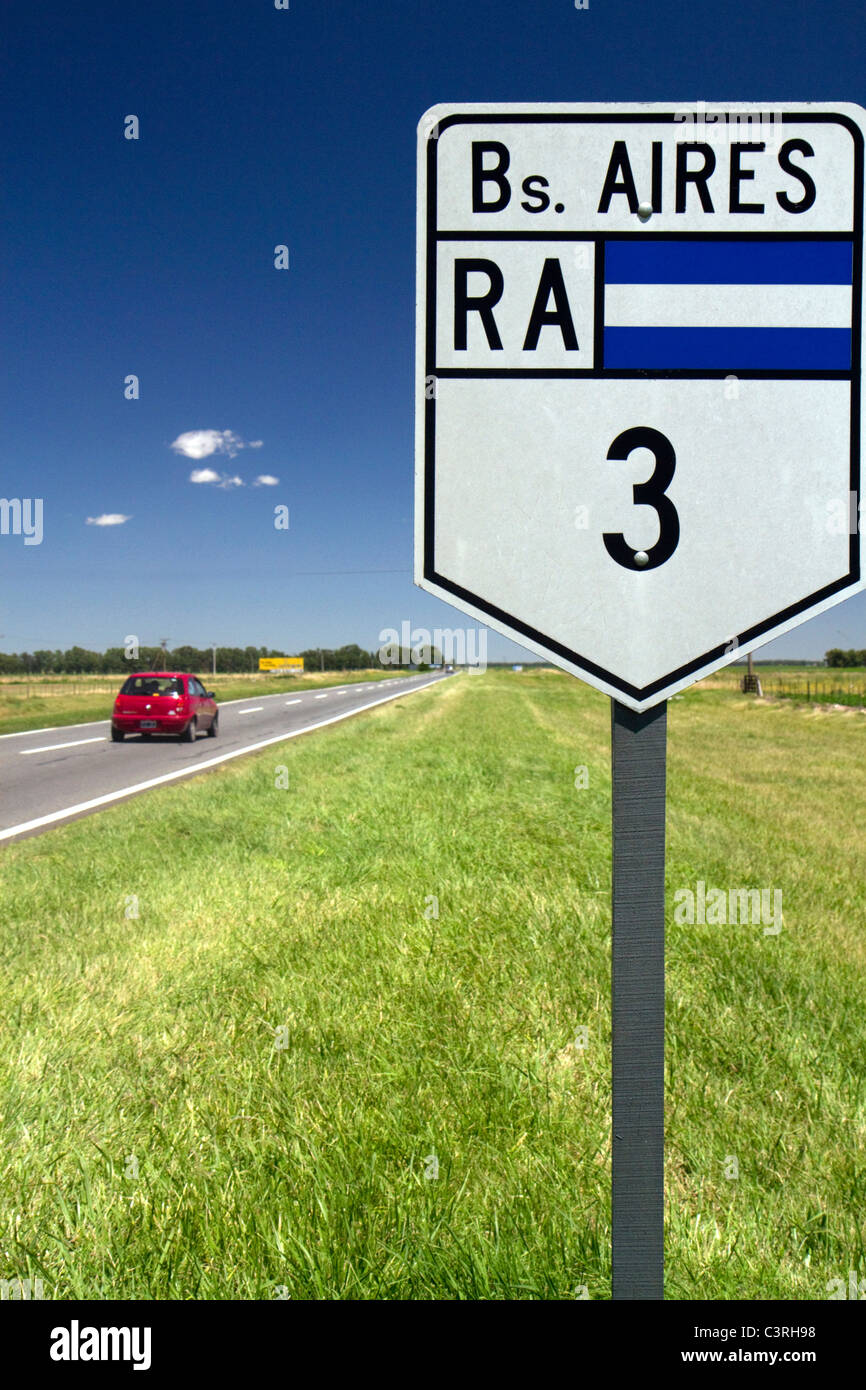 Strada nazionale 3 cartello stradale nella provincia di Buenos Aires, Argentina. Foto Stock