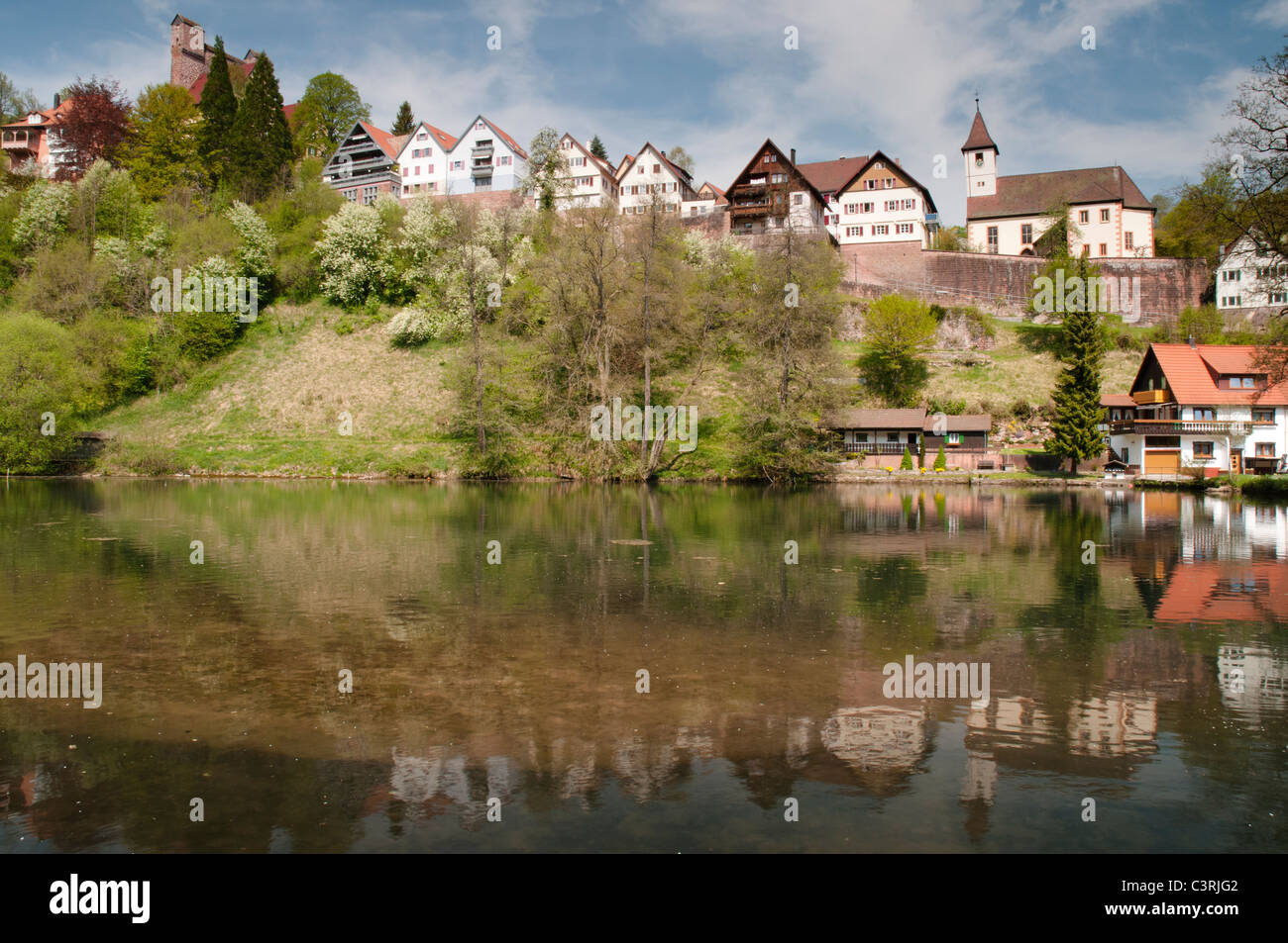 Vista Cityscape Berneck, distretto di Calw, Foresta Nera, Baden-Wuerttemberg, Germania Foto Stock