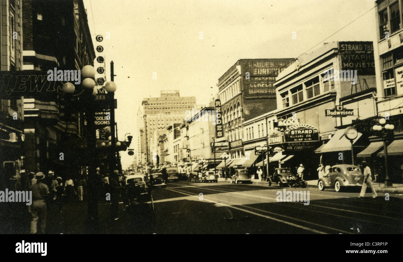 Teatro di Rodi scena di strada americana vetture 1930s 1940s Budweiser segno Foto Stock