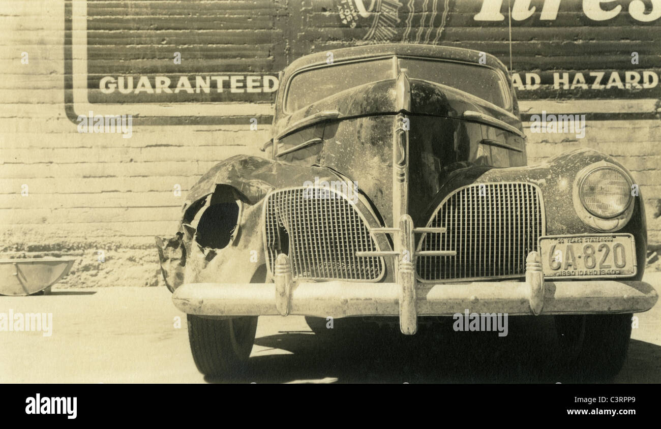 1930s studebaker si è schiantato busted faro los angeles repair shop 1940 automobile automobile griglia piastra idaho Foto Stock