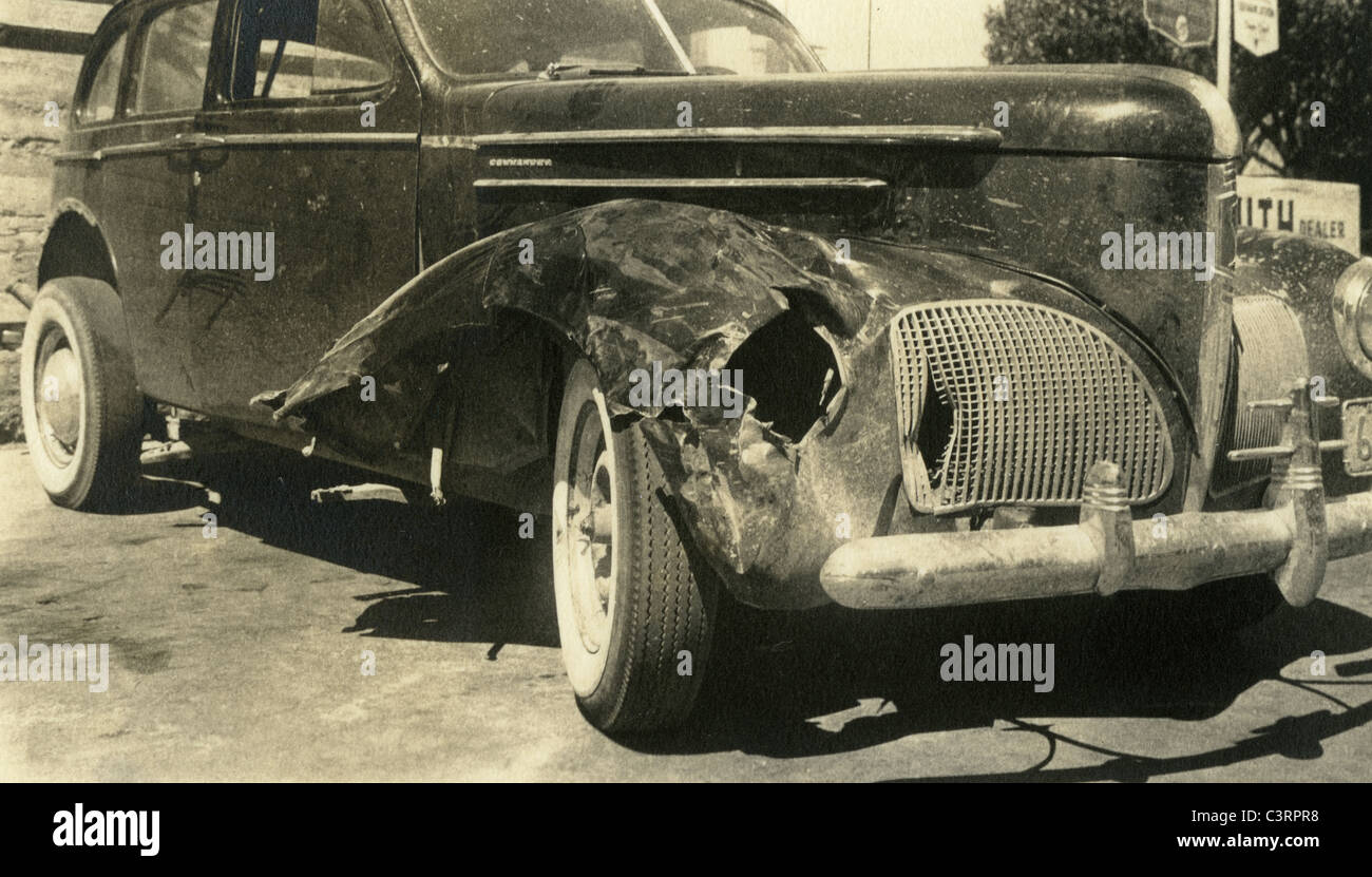 1930s studebaker si è schiantato busted faro los angeles repair shop 1940 automobile automobile griglia piastra idaho closeup Foto Stock