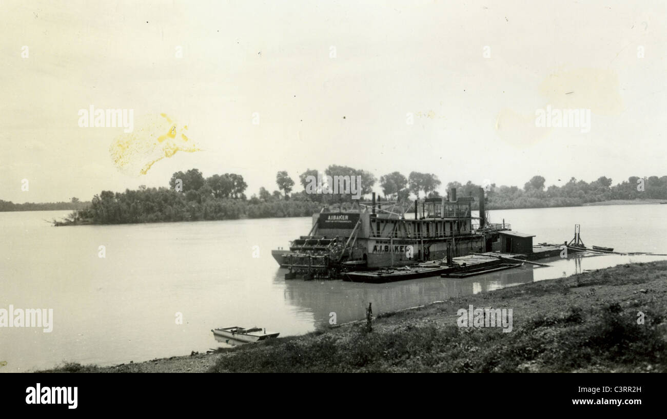 Un fiume in barca è ormeggiata nel fiume Ohio vicino a Paducah, Kentucky, 19 giugno 1939. Foto Stock