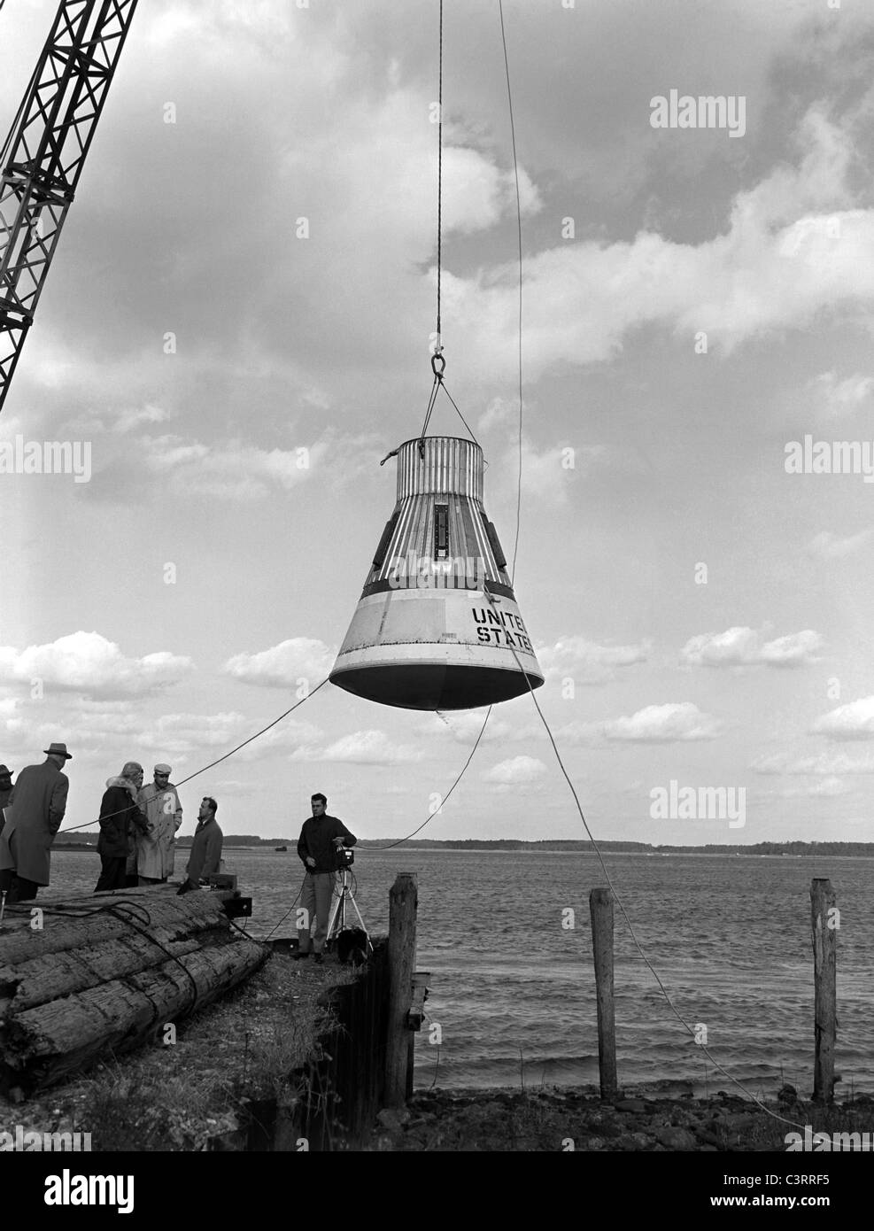Little Joe prova di caduta. Goccia d'acqua e di recupero dal basati a terra gru a Langley Back del fiume. Foto Stock