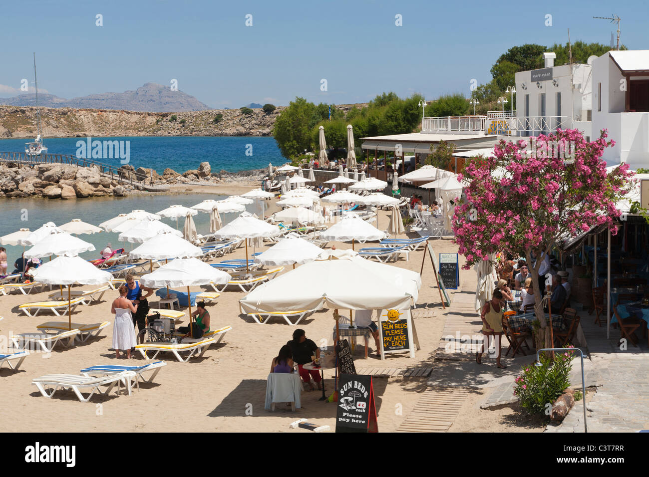 Lindos piccola spiaggia Rodi Grecia Foto Stock