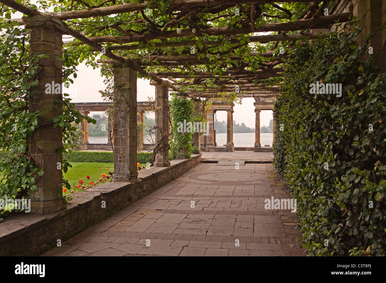 Loggia coperta immagini e fotografie stock ad alta risoluzione - Alamy
