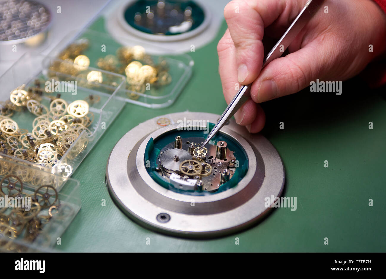 La produzione di orologi in Hanhart fabbrica di orologi, Guetenbach,  Germania Foto stock - Alamy