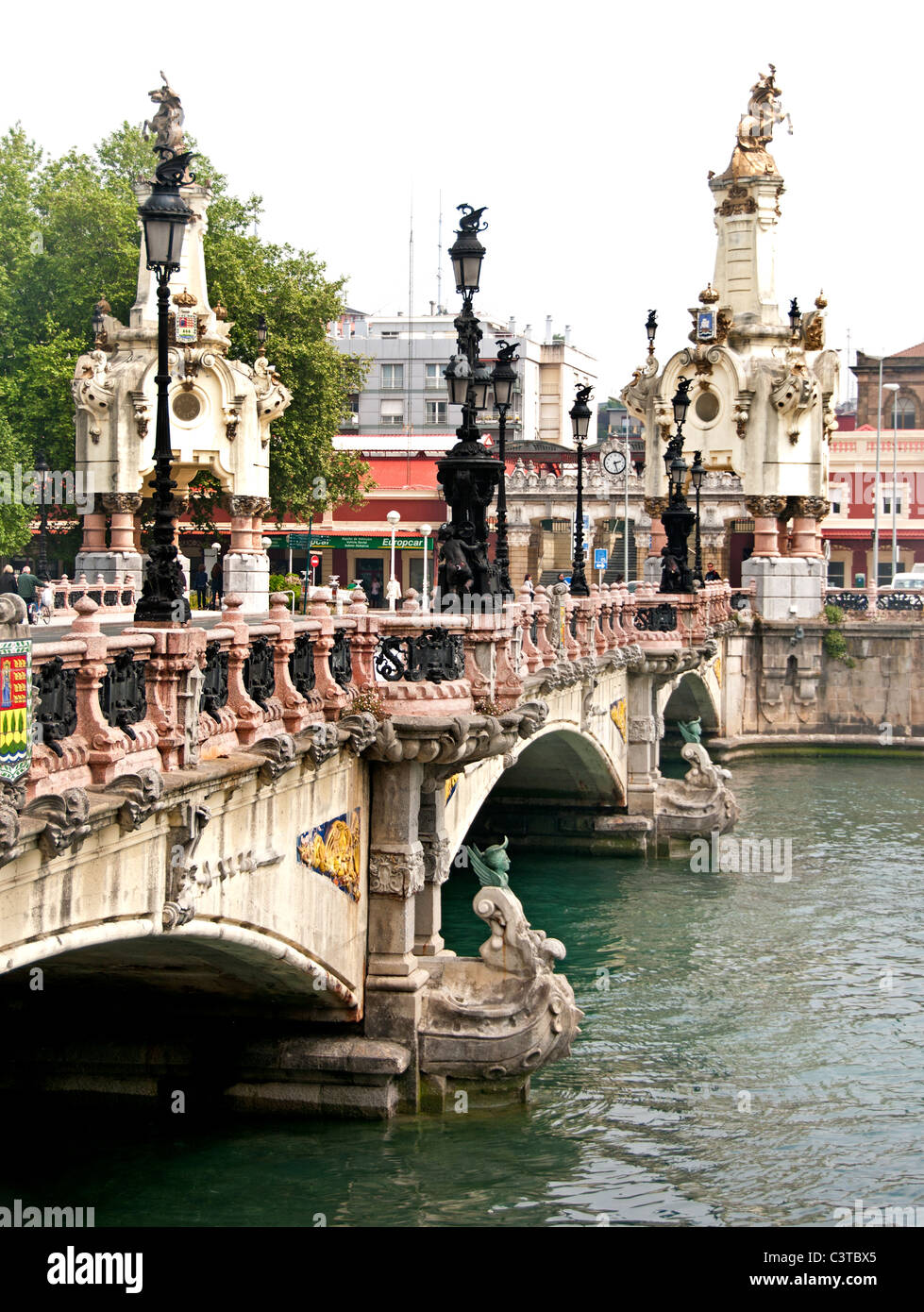 Puenta de Maria Cristina Ponte dell'Urumea Rio San Sebastian Spagna Paese Basco spagnolo della città Foto Stock