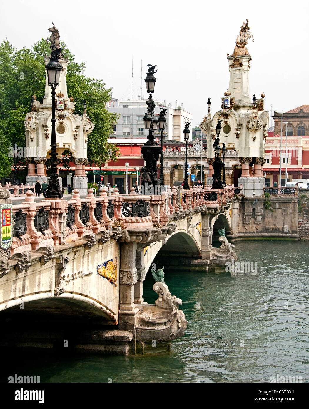 Puenta de Maria Cristina Ponte dell'Urumea Rio San Sebastian Spagna Paese Basco spagnolo della città Foto Stock