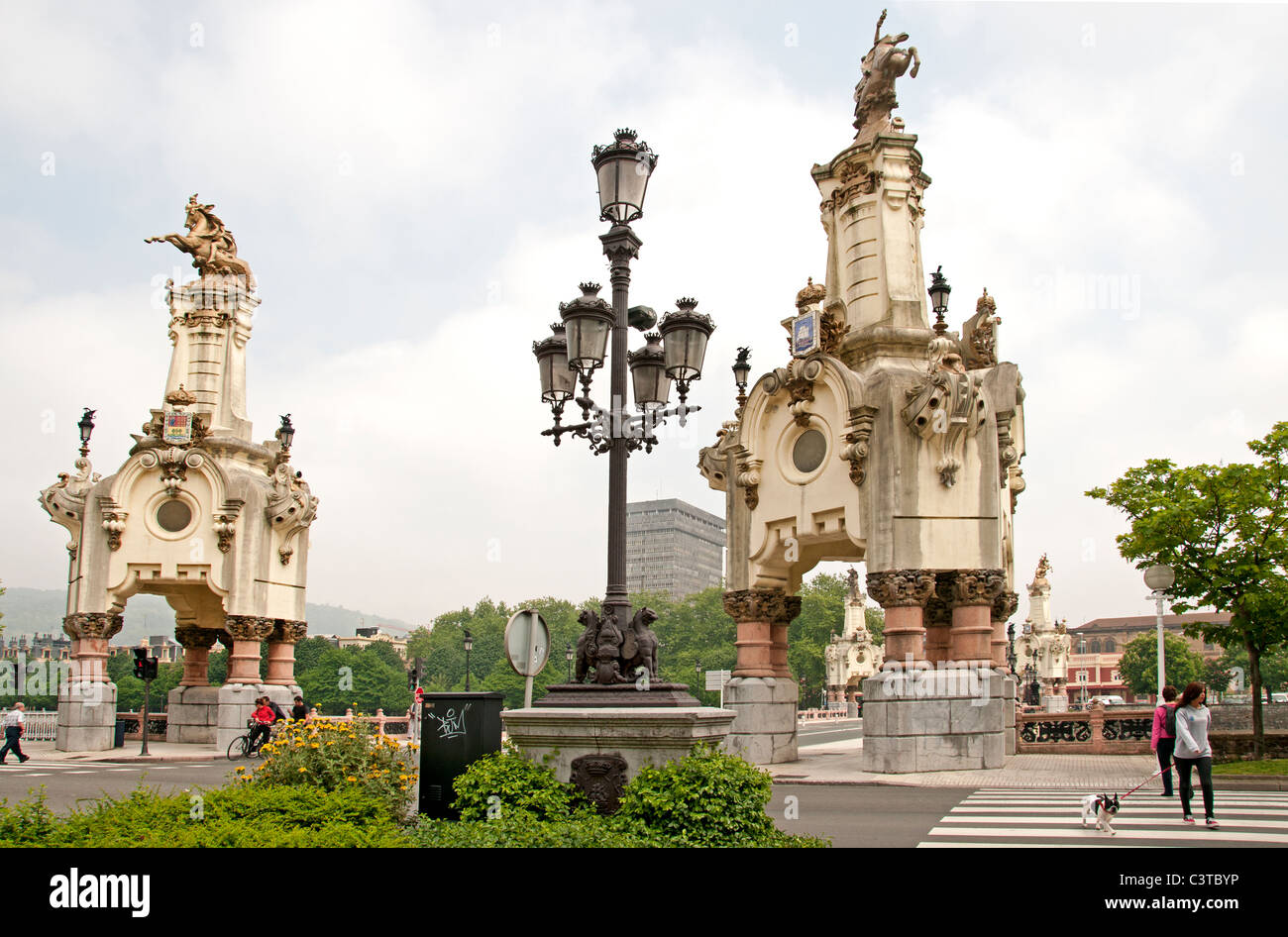 Puenta de Maria Cristina Ponte dell'Urumea Rio San Sebastian Spagna Paese Basco spagnolo della città Foto Stock