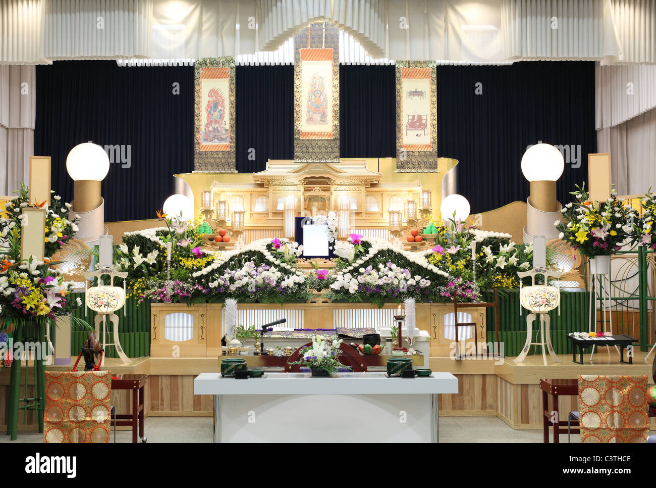 Funerali di stile Giapponese tradizionale Foto Stock