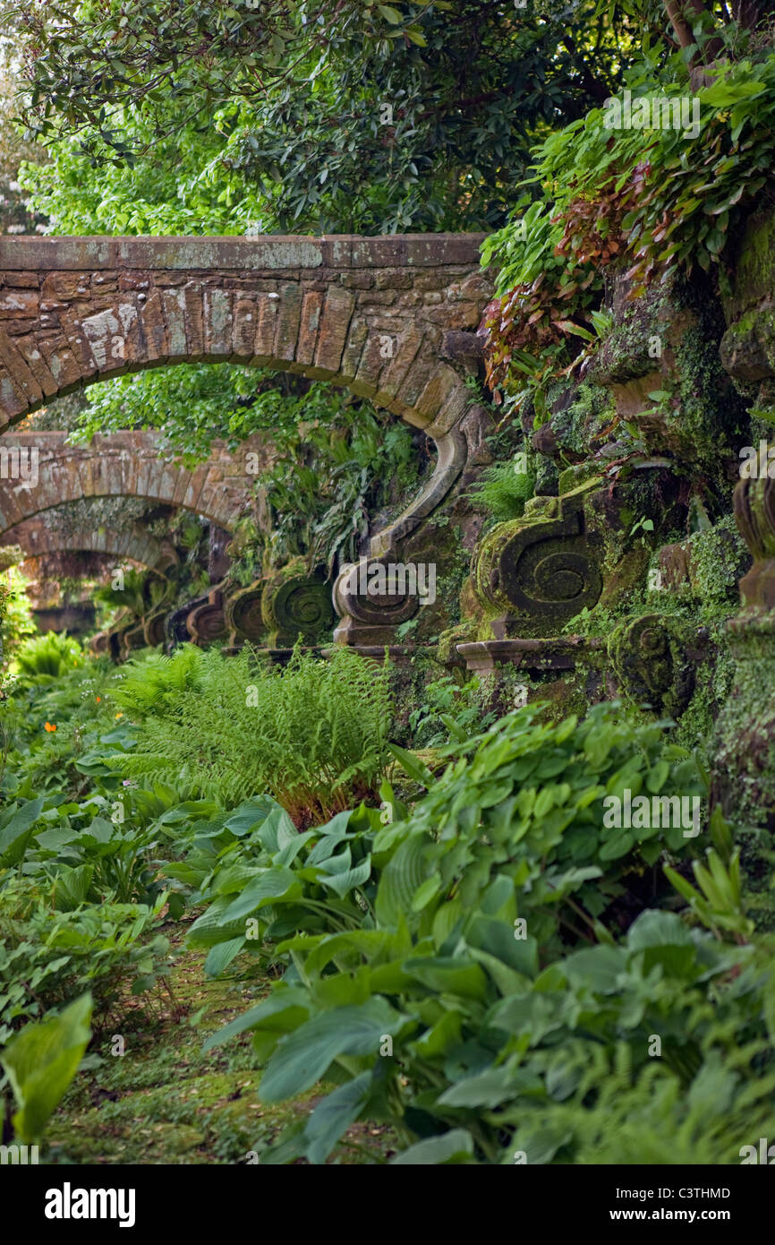 Architettura di giardino presso il castello di Hever Castle Foto Stock