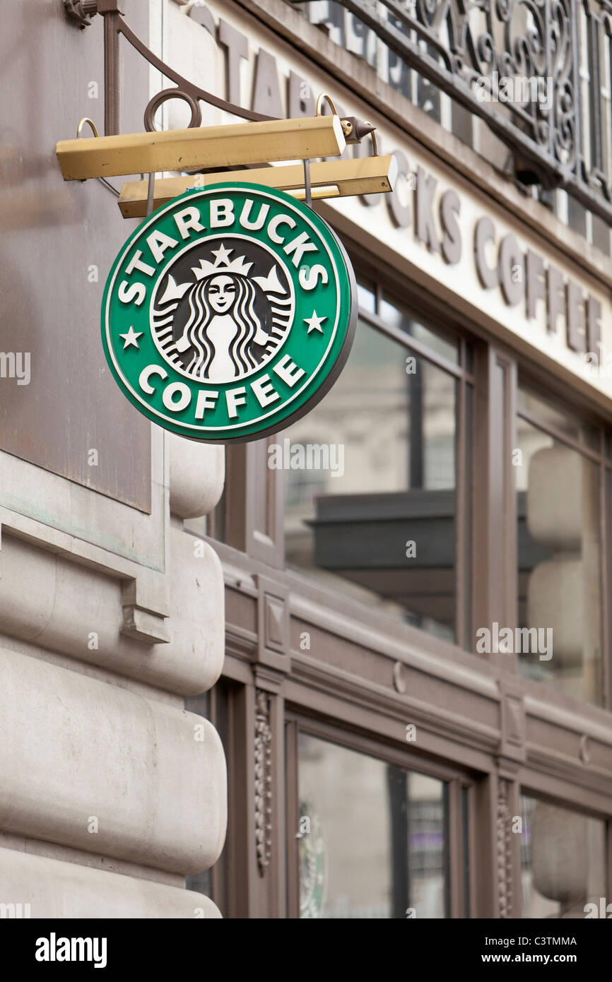 Starbucks Coffee sign logo, Londra, Inghilterra Foto Stock