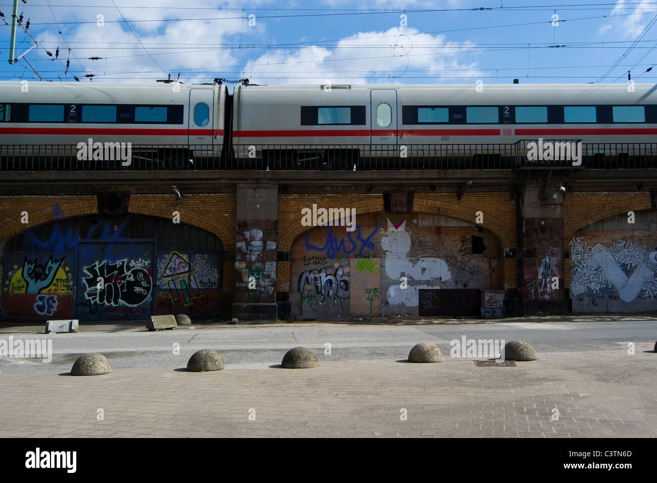 Amburgo, Oberfrankenbruecke, ponte ferroviario al Deichtohallen Hamburg Foto Stock