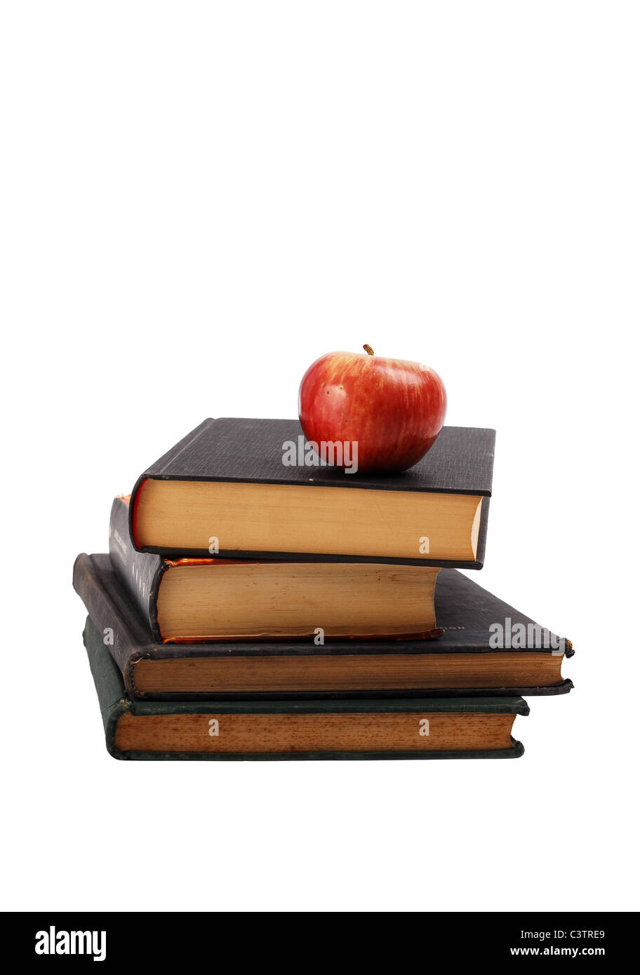Ripe rosso apple su una pila di libri. Isolato su sfondo bianco Foto Stock
