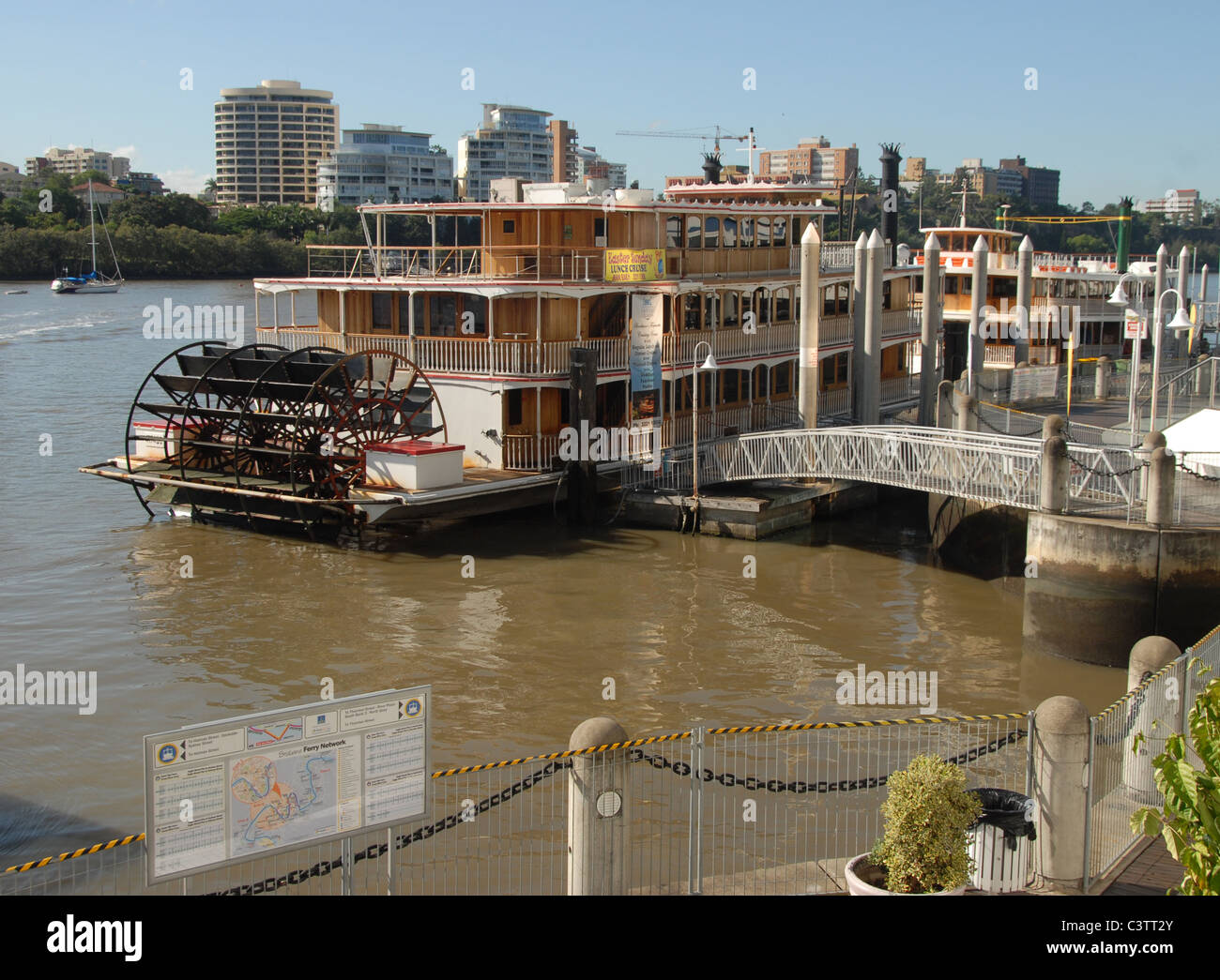 Battello a vapore sul Fiume Brisbane di Brisbane, la capitale del Queensland, Australia, tenendo i turisti su visite turistiche Foto Stock