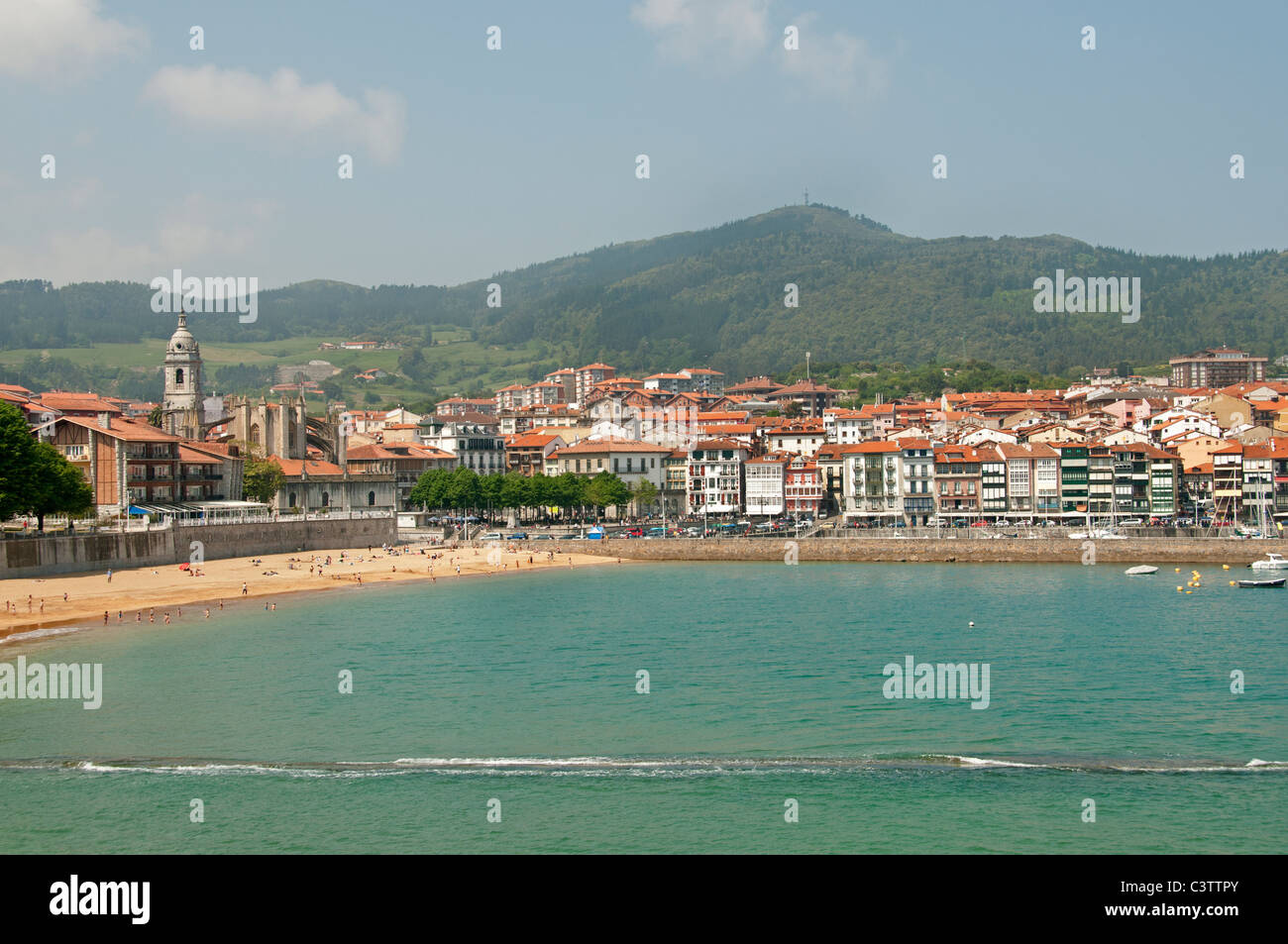 Lekeitio vecchio paese di pescatori Golfo di Guascogna Paese Basco in Spagna Foto Stock