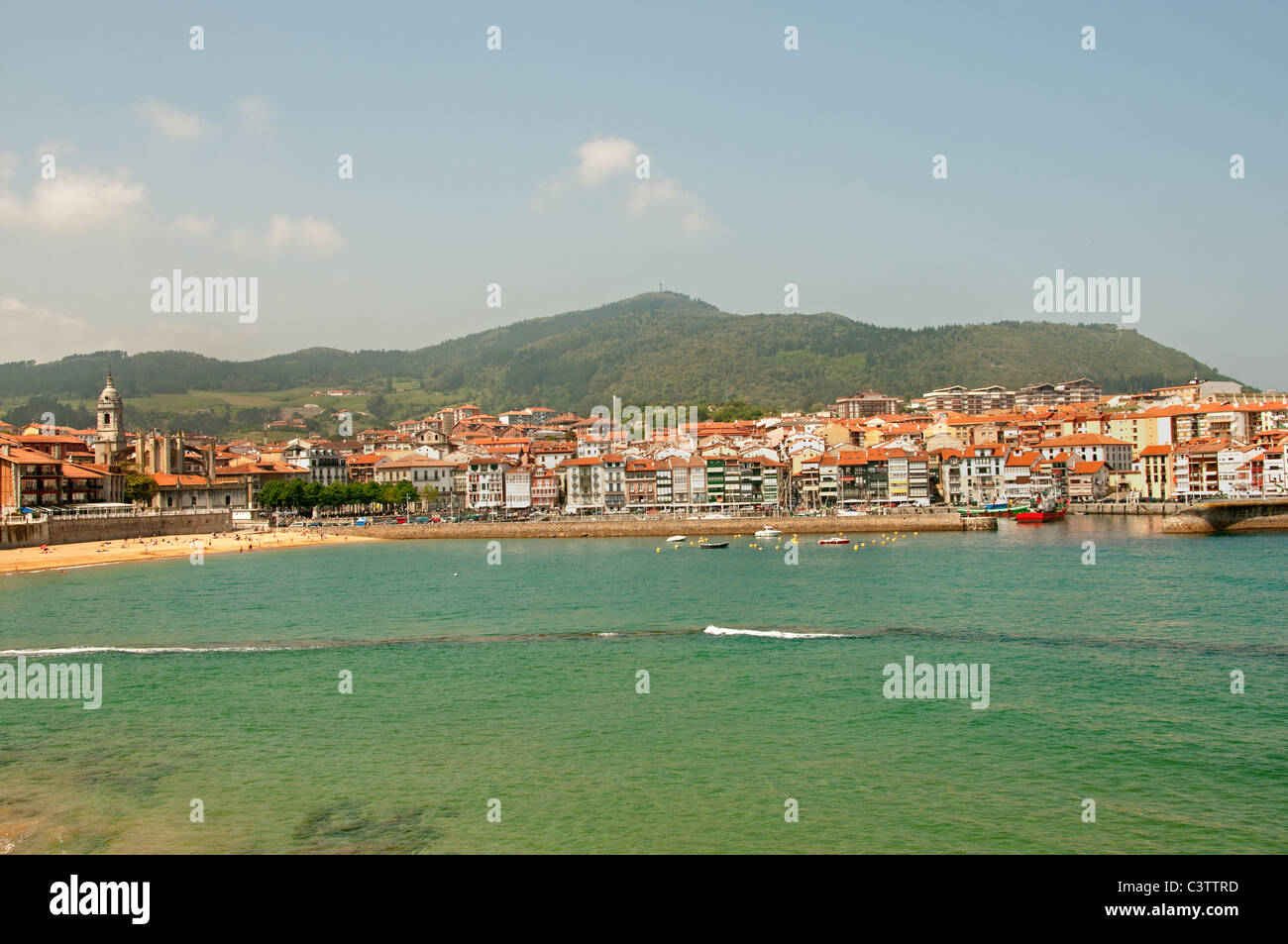 Lekeitio vecchio paese di pescatori Golfo di Guascogna Paese Basco in Spagna Foto Stock
